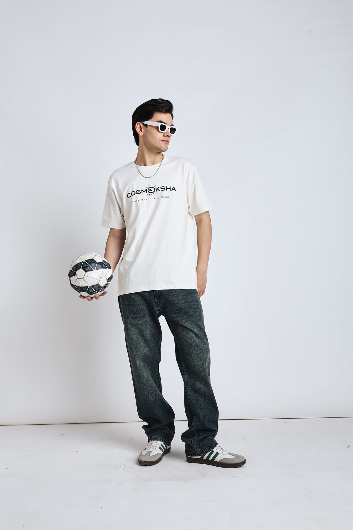 Men's off-white over-sized tee