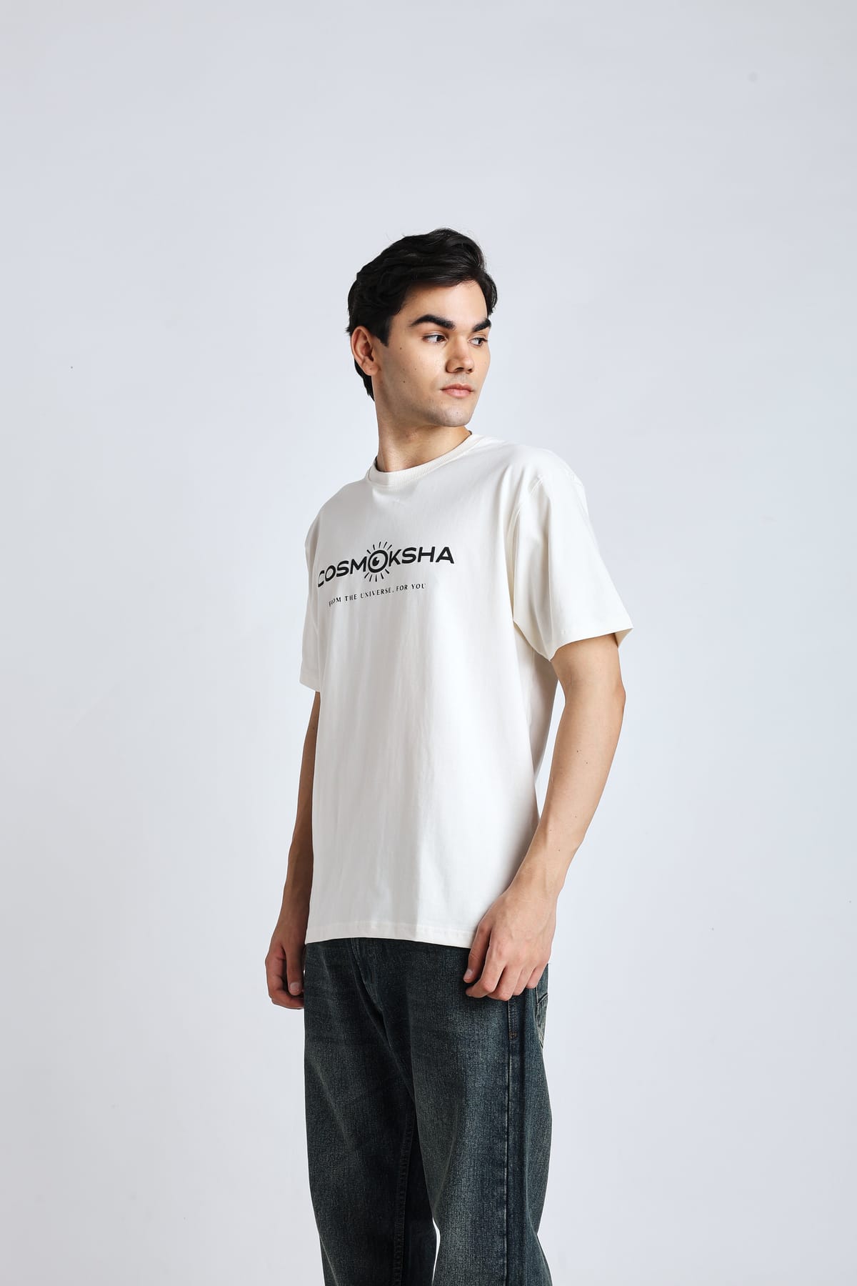 Men's off-white over-sized tee