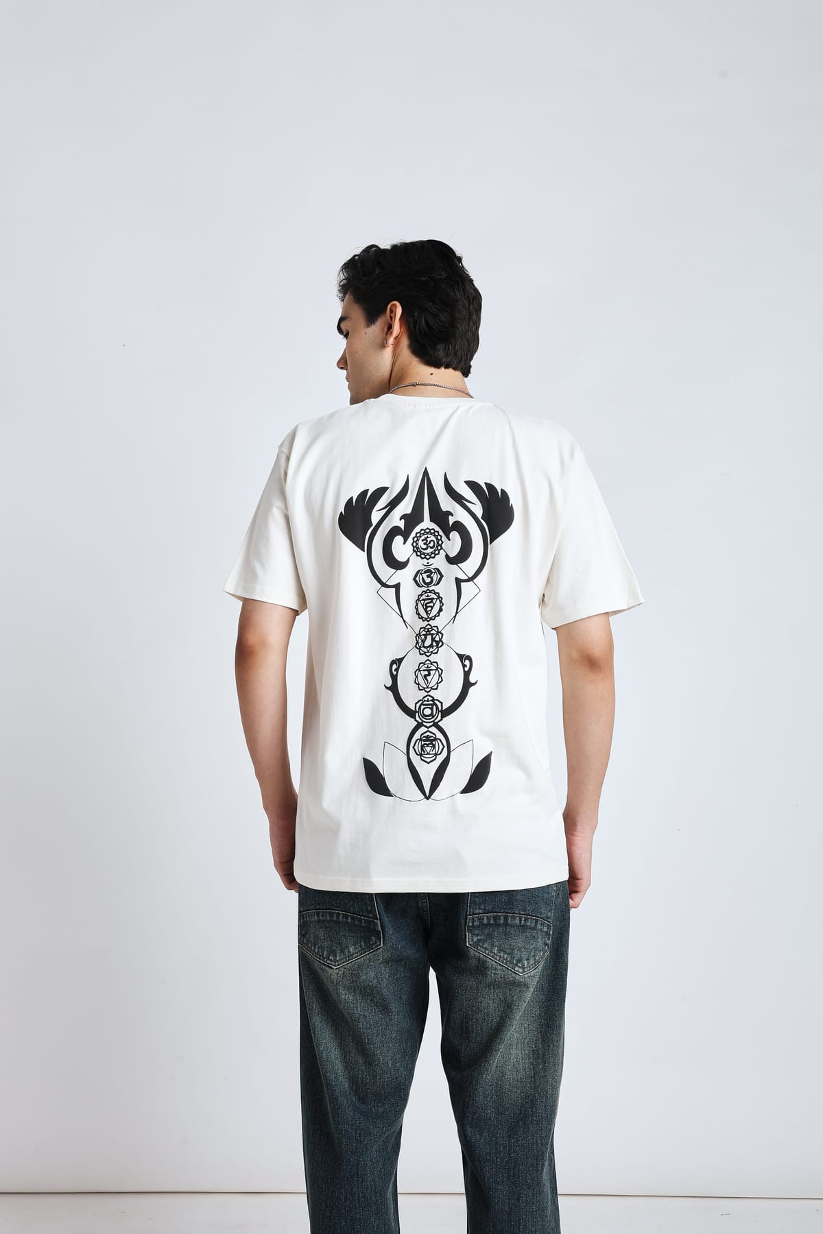 Men's off-white over-sized tee